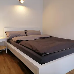 Apartment In / Mit Allem Drum Und Dran, Köln